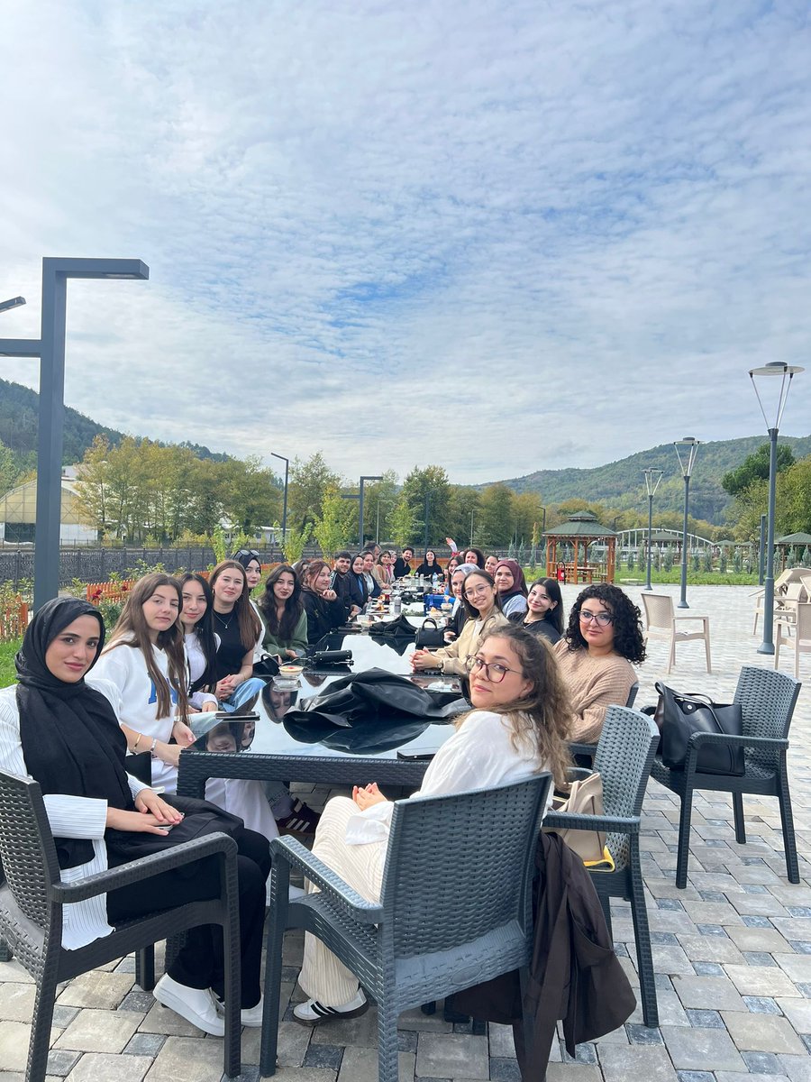 Tatlılar yenildi, kahveler içildi, güzel sohbetler yapıldı☕🍰BüroYönetimi Bölümü olarak, 2.sınıf öğrencilerimizle yeni gelen 1.sınıf öğrencilerimiz“Doğa Restaurant”ta bir araya gelerek keyifli bir tanışma etkinliği gerçekleştirdiYeni döneme birlikte, tatlı bir başlangıç yaptık💫
