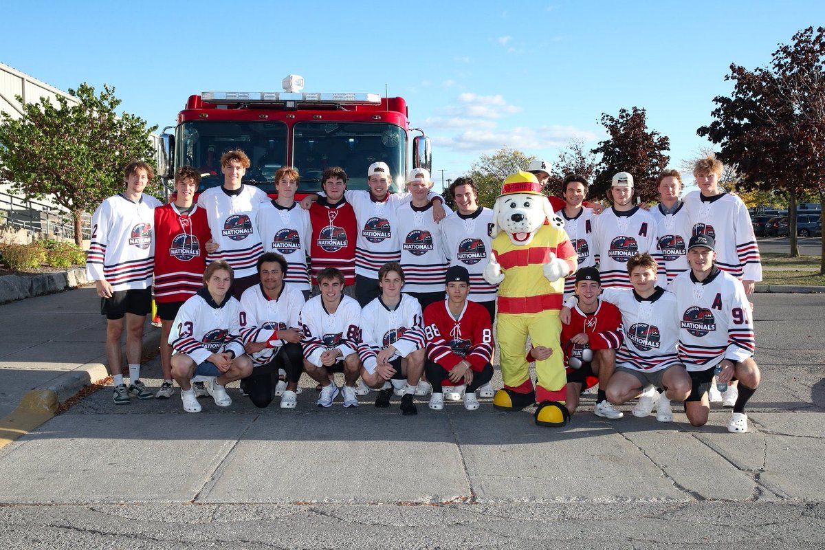 LondonNationals's tweet image. Huge thanks to the London Fire Department for joining us last Wednesday! 🚒🔥

We loved having you for the ceremonial puck drop &amp;amp; photos with the Nats crew — your bravery and community spirit inspire us! ❤️💙

#LondonNationals #LondonFire #BackOnTrack #GOHL #CommunityStrong