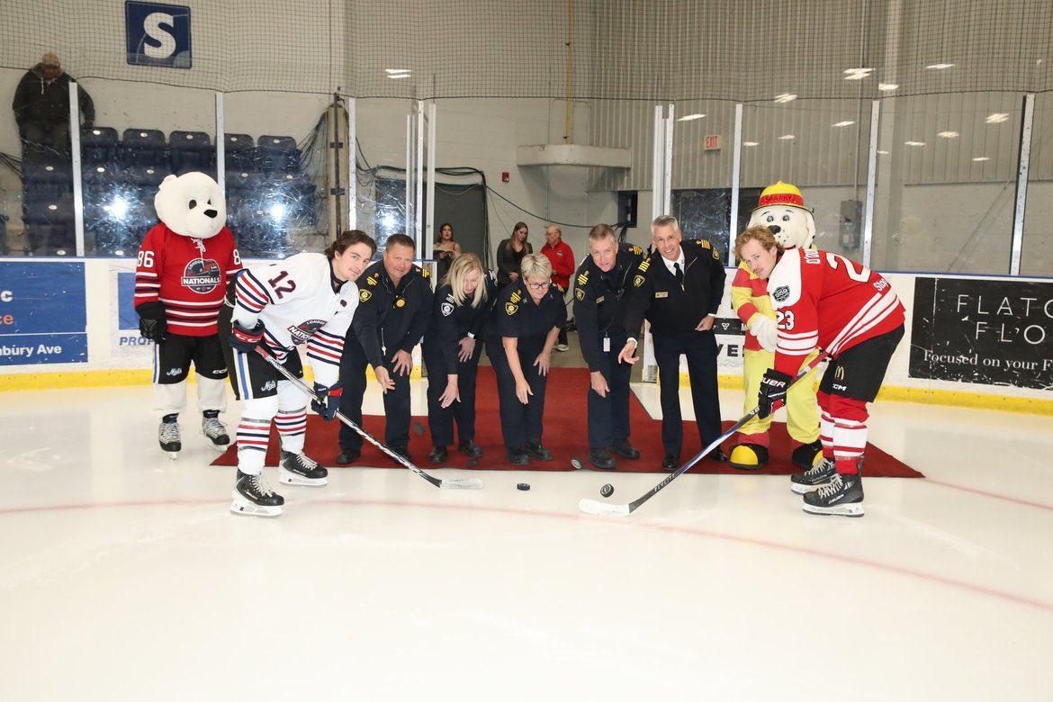 LondonNationals's tweet image. Huge thanks to the London Fire Department for joining us last Wednesday! 🚒🔥

We loved having you for the ceremonial puck drop &amp;amp; photos with the Nats crew — your bravery and community spirit inspire us! ❤️💙

#LondonNationals #LondonFire #BackOnTrack #GOHL #CommunityStrong