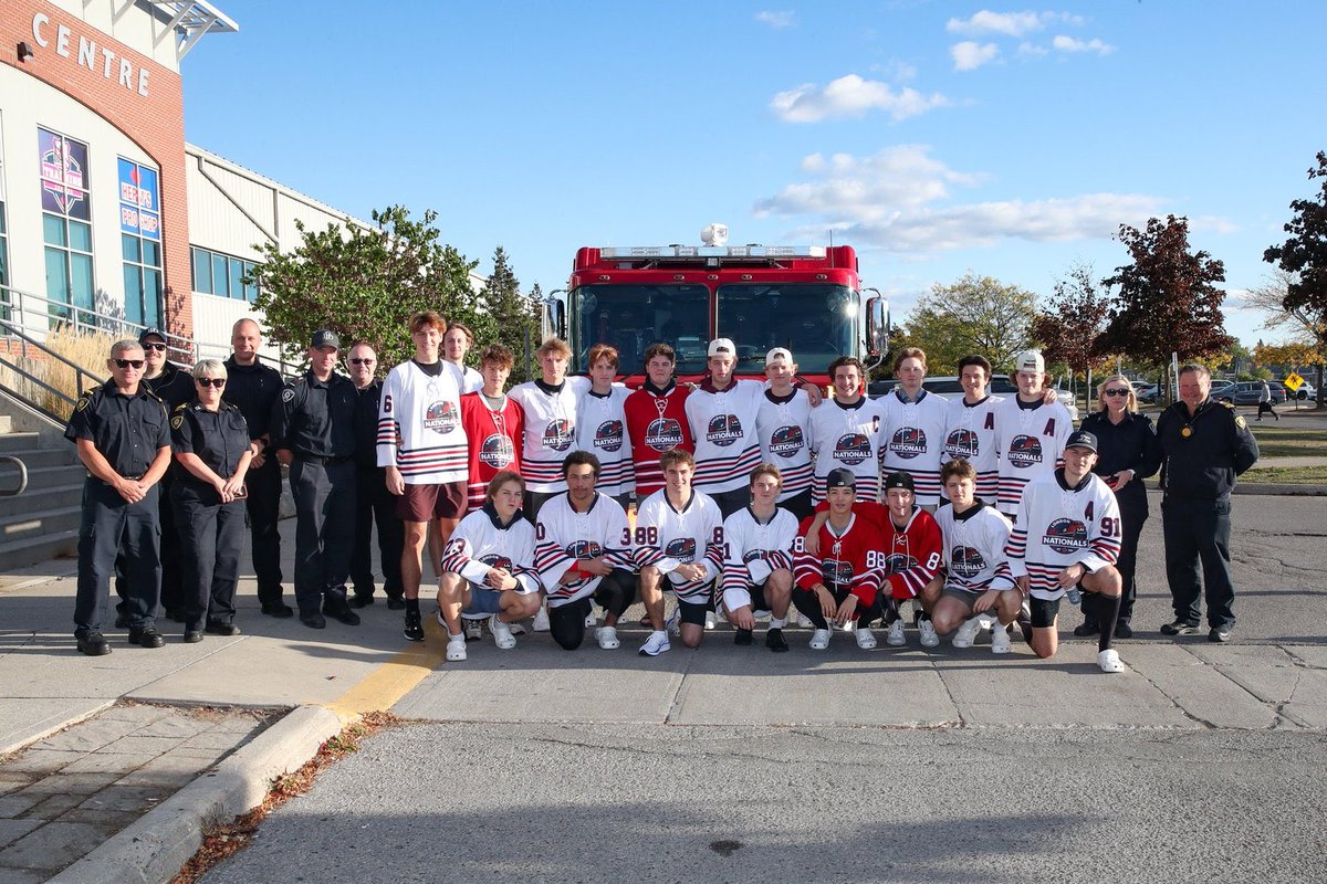 LondonNationals's tweet image. Huge thanks to the London Fire Department for joining us last Wednesday! 🚒🔥

We loved having you for the ceremonial puck drop &amp;amp; photos with the Nats crew — your bravery and community spirit inspire us! ❤️💙

#LondonNationals #LondonFire #BackOnTrack #GOHL #CommunityStrong