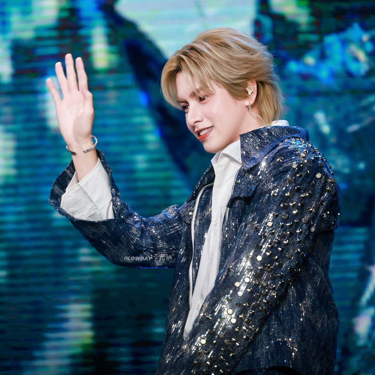 GLOWBAY0525's tweet image. Happy 1st filming anniversary to TopForm.🥂

Thank you to @boss_wasa for bringing this beautiful story to us. 🎬

Thank you SmartBoom for all your effort, emotion, and magic that made this project so special.
So grateful we met you. 🩵

@bxxm_rvw @smart_csnp
#SmartBoom 
#TopForm