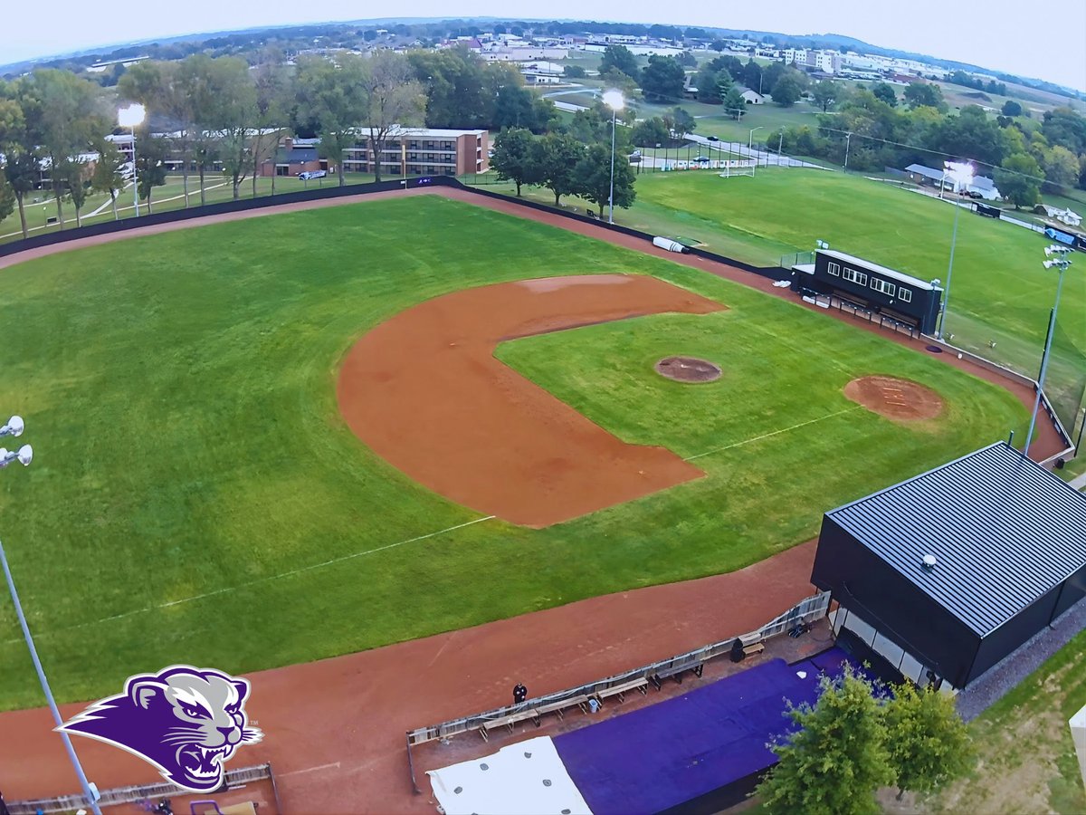 “𝙏𝙝𝙚 𝘿𝙤𝙙”

Dodson Field
Bolivar, MO📍

#RollCats #BoMoBoys