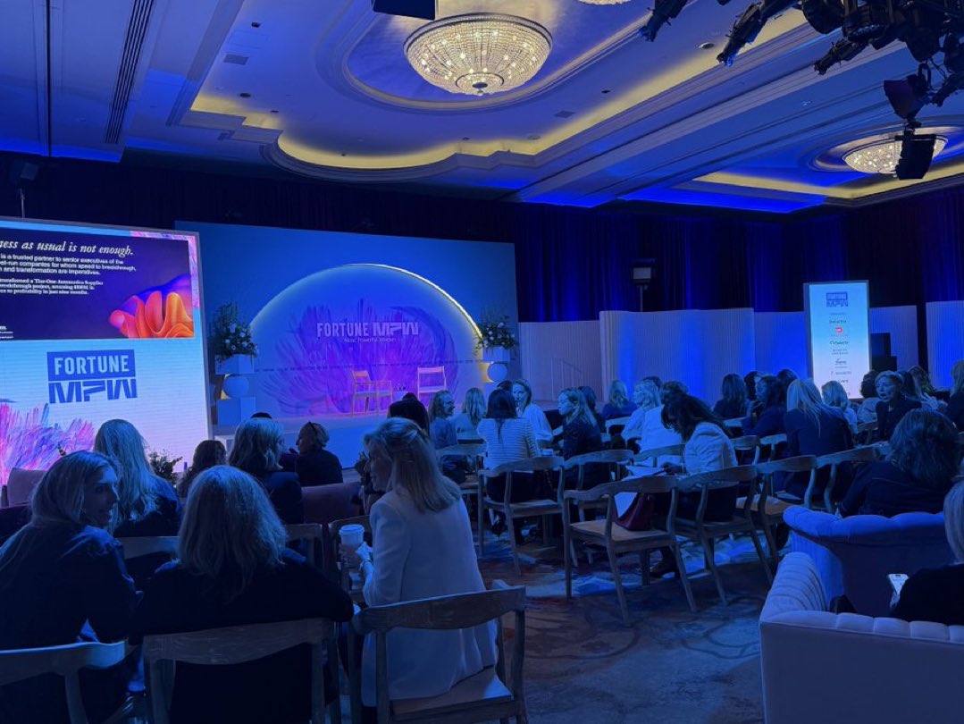 Look at the millions of people that showed up for Meghan Markle’s event with <a href="/FortuneMagazine/">FORTUNE</a> 😆😆😆

EMPTY!!!!!!!