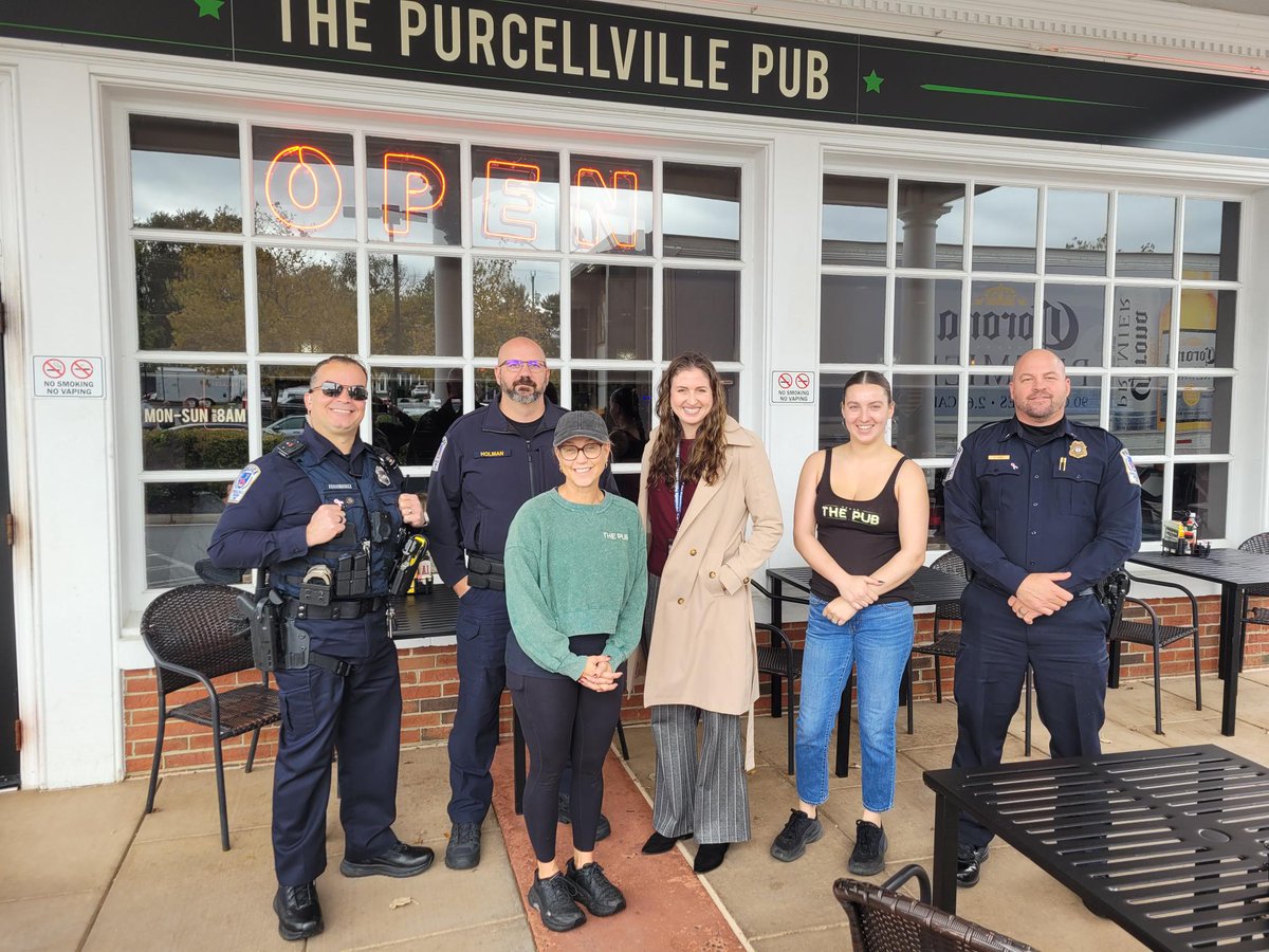 PurcellvillePD's tweet image. For our local business visit, we had the pleasure of stopping by the Purcellville Pub today!
Did you know they are donating a portion of their sales from the ENTIRE month of October to the Loudoun First Responders Foundation?!! 
#supportsmallbusinesses #communityoutreach