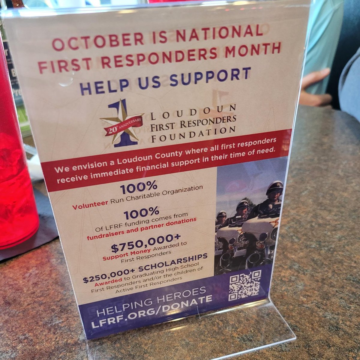 PurcellvillePD's tweet image. For our local business visit, we had the pleasure of stopping by the Purcellville Pub today!
Did you know they are donating a portion of their sales from the ENTIRE month of October to the Loudoun First Responders Foundation?!! 
#supportsmallbusinesses #communityoutreach
