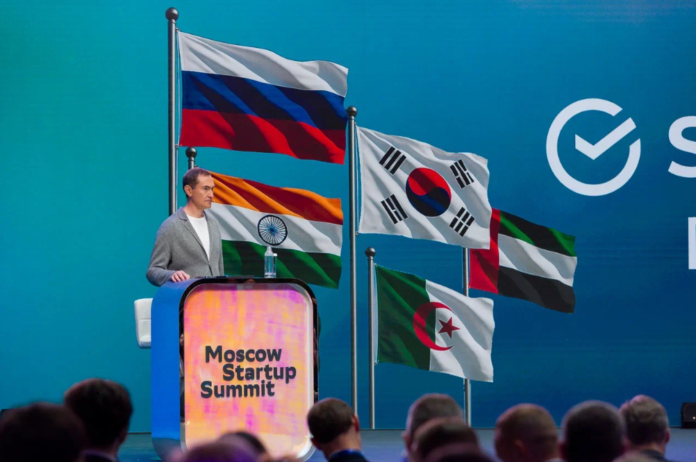 habr_com's tweet image. 24 тысячи шагов по СберСити: чем запомнился Moscow Startup Summit

Погрузимся в атмосферу саммита и посмотрим, какие инновационные разработки получили шанс на инвестиции и партнёрство с крупными игроками рынка: u.habr.com/dXPGB