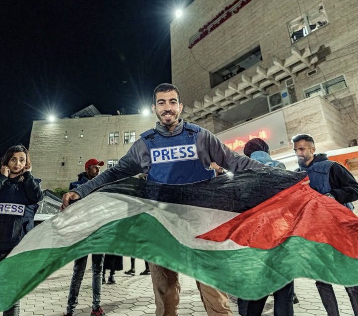Çeteler adı altında yine soykırıma devam ediyor Siyonist K@tiller !
 K@fir'e güven olmaz !
#FreePalestine 
_
İslam 
Türkiye - Gürcistan MHP Genel Başkanı İntihar #gramaltın Kurucu Önder Özgür Özel