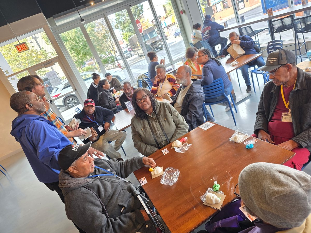 ChicagoCommons's tweet image. #ChicagoCommons joined @TheYards_Coffee in Back of the Yards for their #SeniorMonday celebration with a Día de los Muertos theme! A heartfelt thank-you to @AARP for sponsoring this event and helping us create meaningful moments of connection and creativity for our seniors.