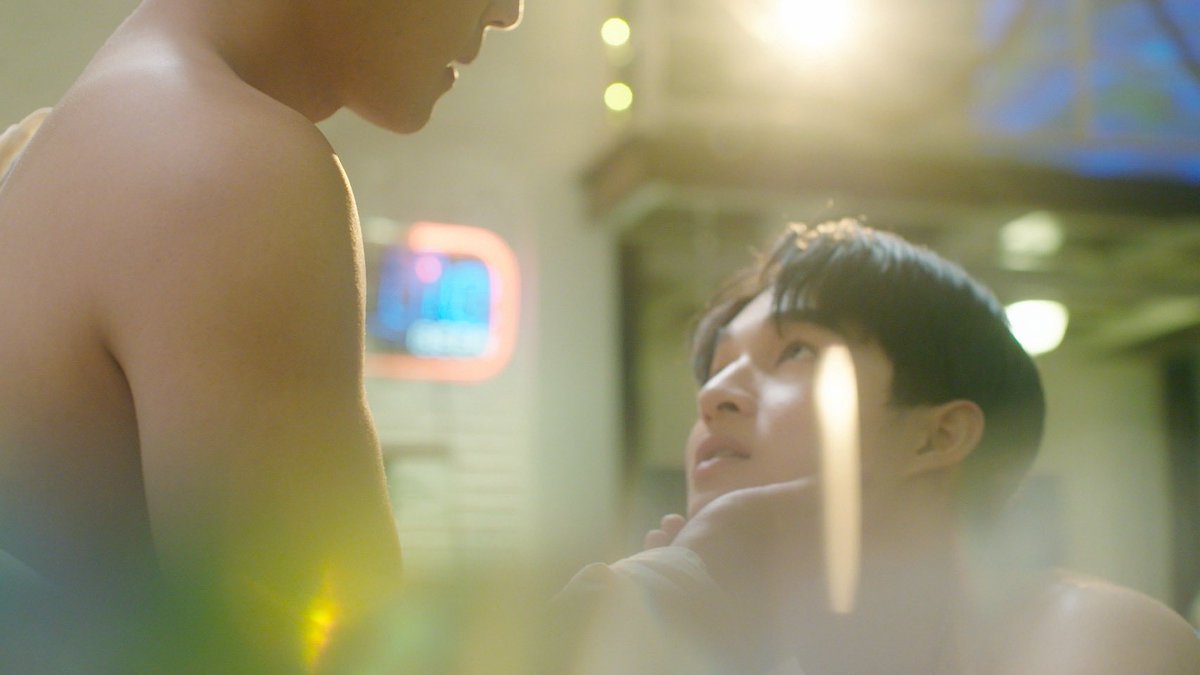 AzimaForAll's tweet photo. I died, writing from my grave 🫠
THE CHEMISTRY in this scene 😍
#LovermermanEP3 #SunPoon https://t.co/8oM01FZd2N