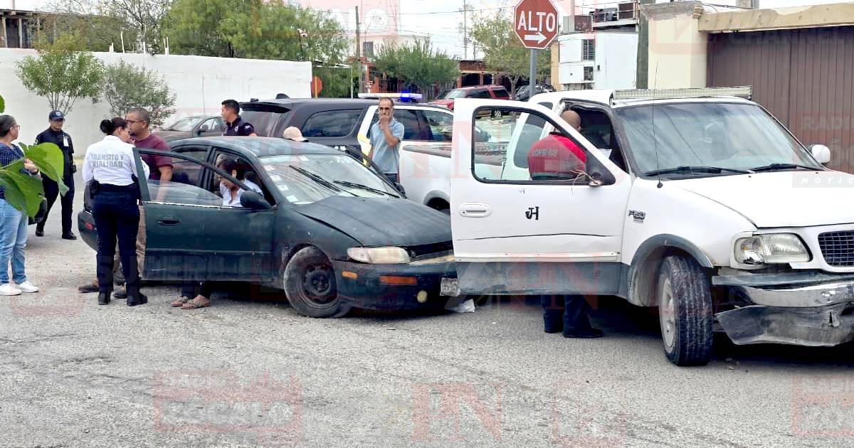 Radio_Zocalo's tweet image. Persecución termina en accidente con lesionados en el fraccionamiento Acoros  
radiozocalo.com.mx/678616/
#PiedrasNegras #Acoros #Persecución