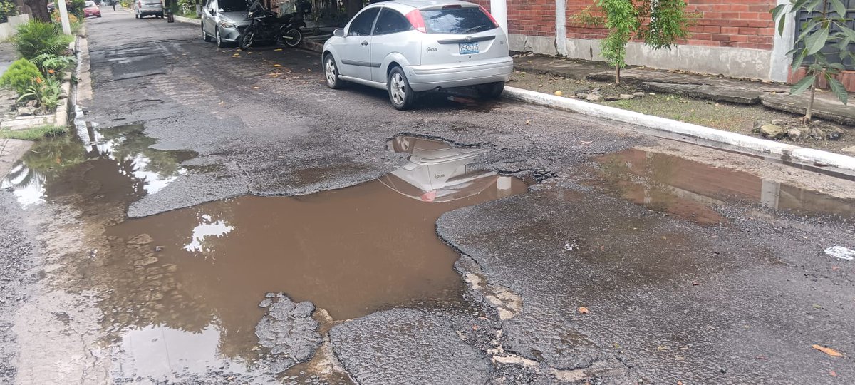 centroAmericass's tweet photo. 🚧 ¡5 años esperando!
La Avenida Reinaldo Cortez (colonia centro america) está en total abandono. Baches,daños y peligros para todos los que la transitamos.
⚠️ Exigimos a las autoridades competentes (MOP @alcaldiaSS una solución urgente
¡Ya basta de indiferencia!

#BachesSV #MOP https://t.co/zjJqNhlCts