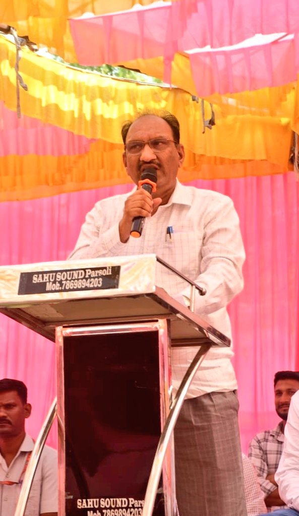 आज चौरई विधानसभा के ग्राम पंचायत परसोली में श्री नकुलनाथ जी के सांसद रहते सांसद निधि व विधायक निधि से स्वीकृत लगभग 25 लाख से संपन्न कार्यो का लोकार्पण व भूमिपूजन किया।
इस दौरान क्षेत्र के वरिष्ठ एवं युवा जनप्रतिनिधि व बड़ी संख्या में ग्रामीणजन उपस्थित रहे ।