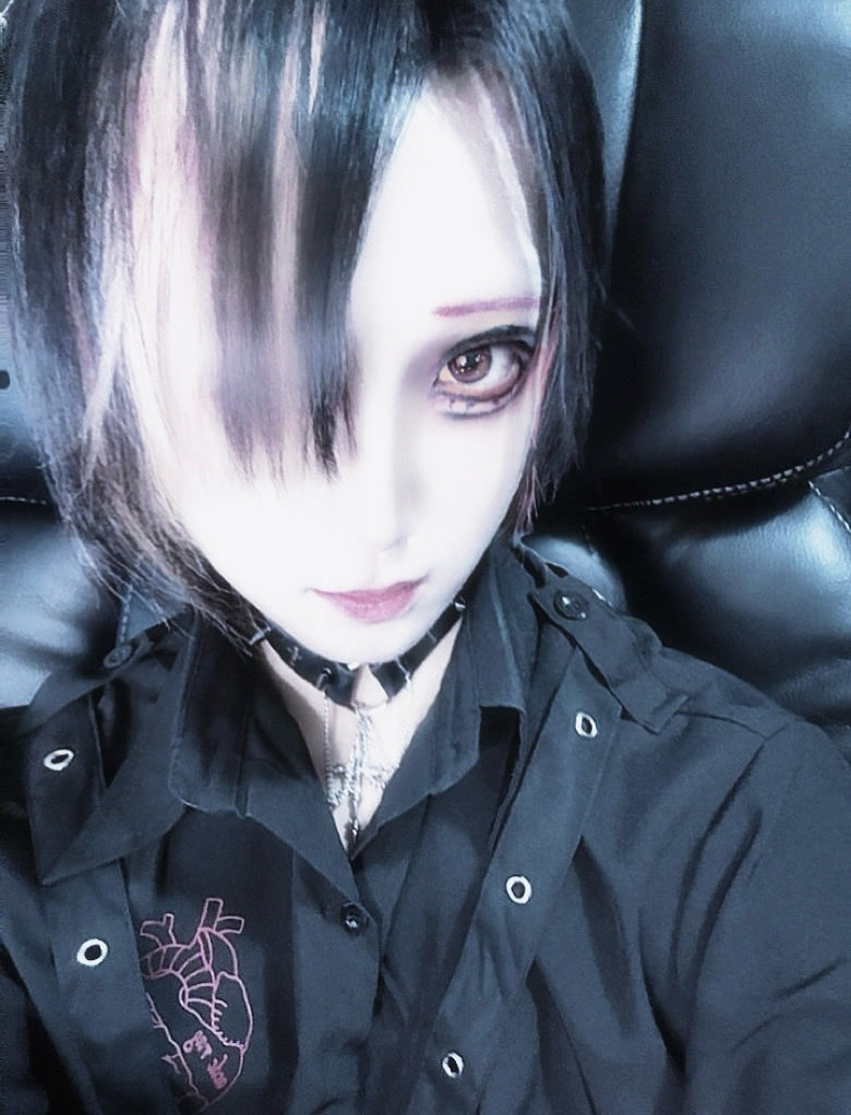 就是脸上缺钉子 #iiii #四爱小狗 #四爱男受