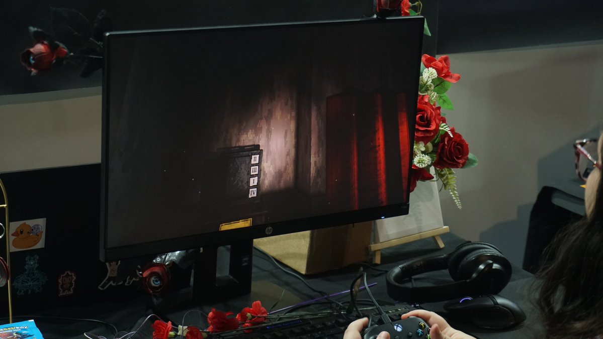 SynthwaveGS's tweet image. A few photos of how our stand was decorated for #bcngamefest! Doesn&apos;t it look like those roses are looking at you?!?

#gamedev #indiedev #indiegame #horrorgame #survivalhorror