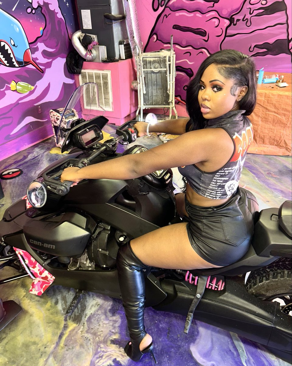 WhipTheRapper's tweet photo. her https://t.co/0UVqizqHJT
