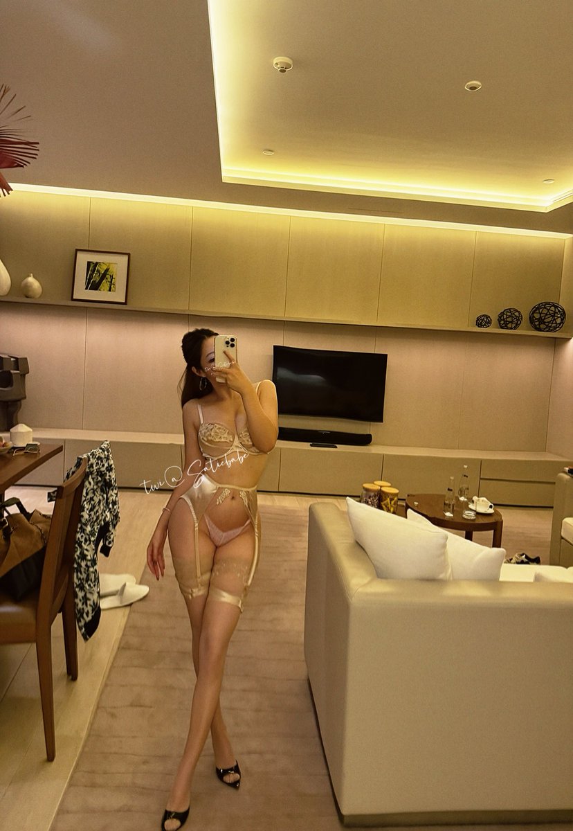 单纯半夜醒了睡不着
美照分享
勾引个弟弟深夜聊天
可不可以和我谈情说爱再约会啊
呜呜呜 https://t.co/9luavBVNjL