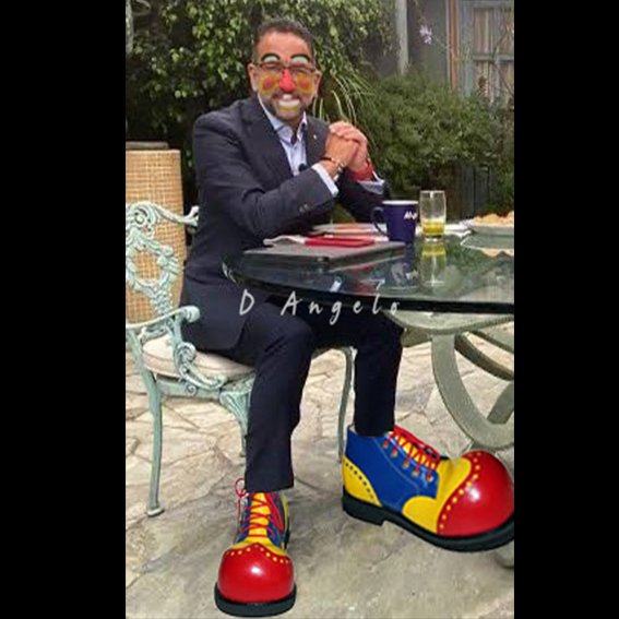 <a href="/jgnaredo/">Jorge Gómez Naredo</a> El saco de pus sigue en su carrera por el hueso