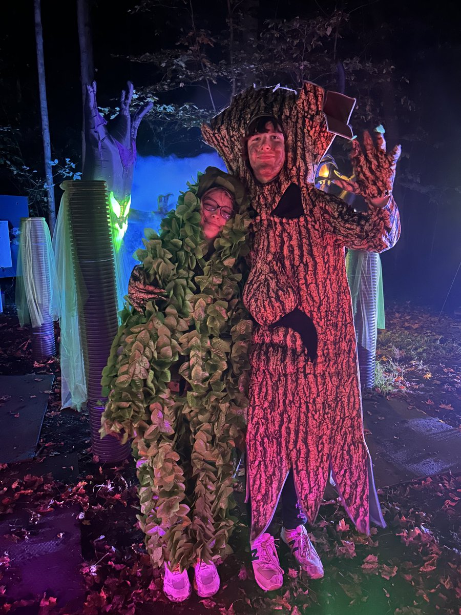 Michael_Lewis15's tweet photo. We had a great time serving the community this weekend at the Lake Metroparks Farmpark Halloween Drive-Thru!! 🎃🌳 #PTC Thank you for letting me help! https://t.co/UbTfxYy5s3