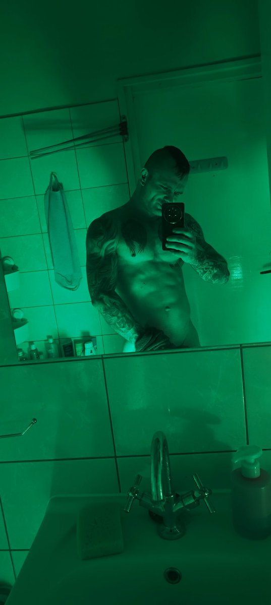 Miłego wieczoru 💪🏻💪🏻💪🏻😁😜😜😜🤪😻🤩#gym #hot #body #abs #muscle #fit #crazy #crazyboy #men #gay #lgbt #poland #Fit #FitnessMotivation #chill