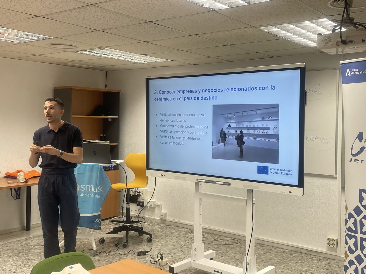 Luis M. Torres de la <a href="/easdjerez/">Escuela de Arte y Superior de Diseño de Jerez</a> comparte su experiencia Erasmus en los #erasmusdays <a href="/sepiegob/">SEPIE</a> <a href="/EducaAnd/">Consejería Desarrollo Educativo y FP</a>