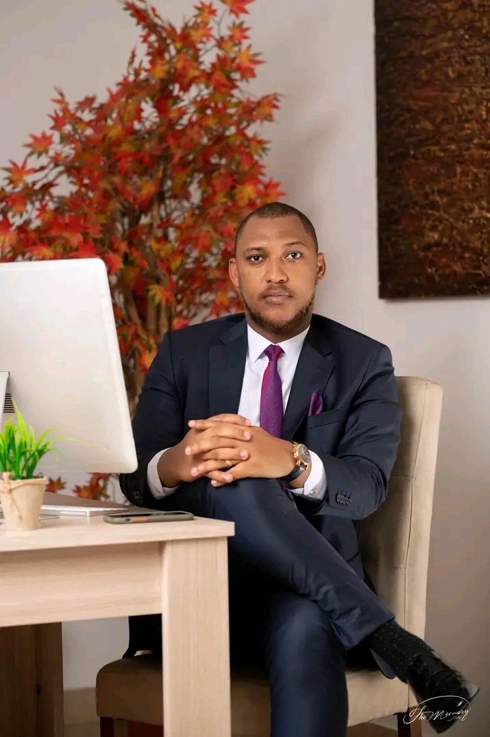 AdoreLokanga's tweet photo. Un vibrant hommage au coordonnateur #JoëlYolokoLopes. Il sensibilise,informe, forme et accompagne les jeunes vers le développement et pour l'envol du parti #NOUVELélan.Ns saluons son engagement sans faille,sa détermination constante et son appui exemplaire en faveur d la jeunesse https://t.co/4ThmHZTdyt
