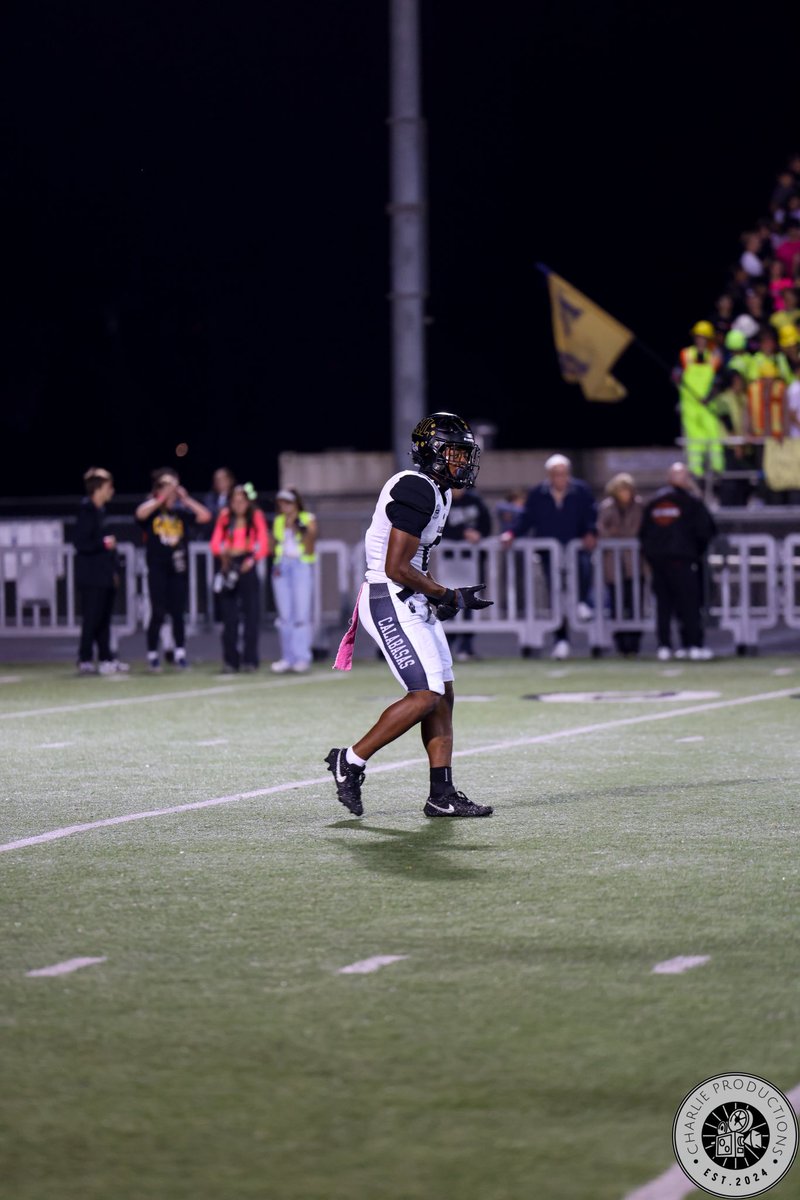 Week 7 - Senior Year

hudl.com/v/2SyEf2

12 Touchdowns
1200 All Purpose Yards
135 Yards Per Game 
20 Total Tackles (15 solo)