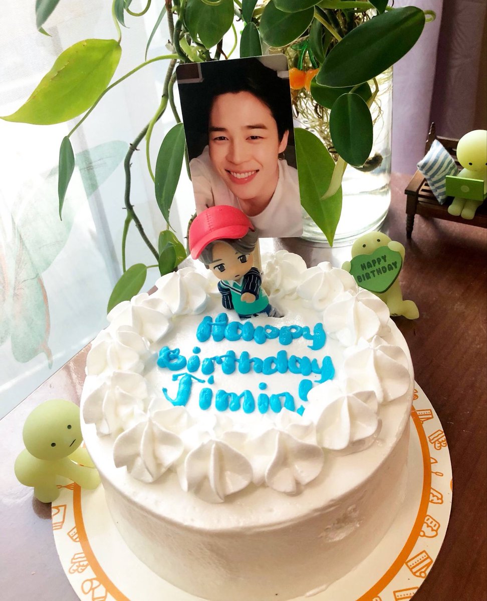 chickeejimin's tweet image. #CakeForJiminContest @jiminiemelody 

Reposting so I could join with my humble cake. I love you, my pookie!