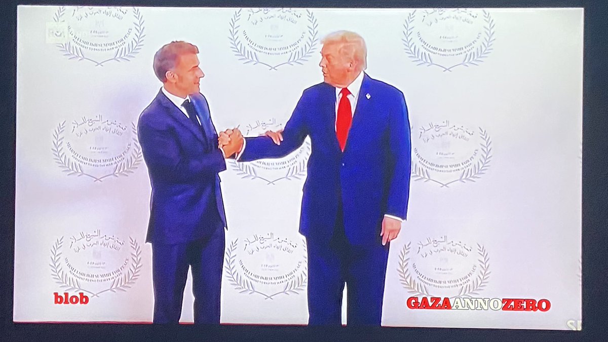 Con le mani sbucci
Le cipolle
Me le sento addosso
Sulla pelle
E accarezzi il gatto
Con le mani
Con le mani tu puoi
Dire di sì
#blob
<a href="/BlobRai3/">Blob</a>