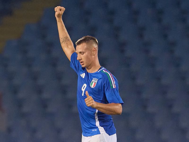 Francesco Camarda in the past 16 days:

⚽️ First-ever professional goal in Serie A vs Bologna

⚽️ Goal on his Italy U-21 debut vs Sweden

⚽️⚽️ Brace against Armenia U-21

The beginning of something very special. 🇮🇹💎