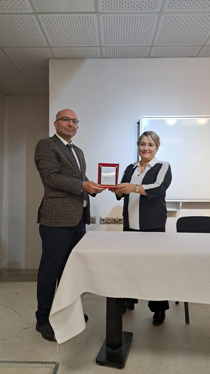 BUHAL2020's tweet photo. Erasmus Days 2025 kapsamında Prof Dr Rüçhan UZ öğrencilerimize Erasmus projeleri türleri başvuru koşulları hakkında bilgi verdi Öğrencilerimiz söyleşi sonrası Prof. Dr. Rüçhan UZ, öğrencilerimizden gelen tüm soruları içtenlikle cevapladı
#ErasmusDays @ulusalajans 
@Osmangazi_MEM https://t.co/UNDR04wvbQ