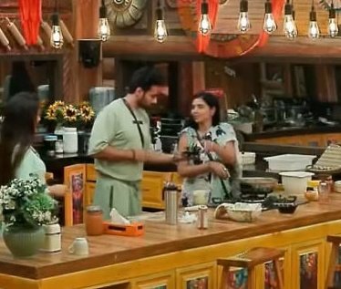 Jay_Cricket12's tweet image. In Live feed - Tanya ne sooji ka halwa banaya aur Abhishek Bajaj ko thoda katori me dalke de diya aur bola Captain ke aane se pehle khatam kardo 😭

- Tanya ka dil bahut bada hai ❤️

#TanyaMittal • #AbhishekBajaj • #BiggBoss19