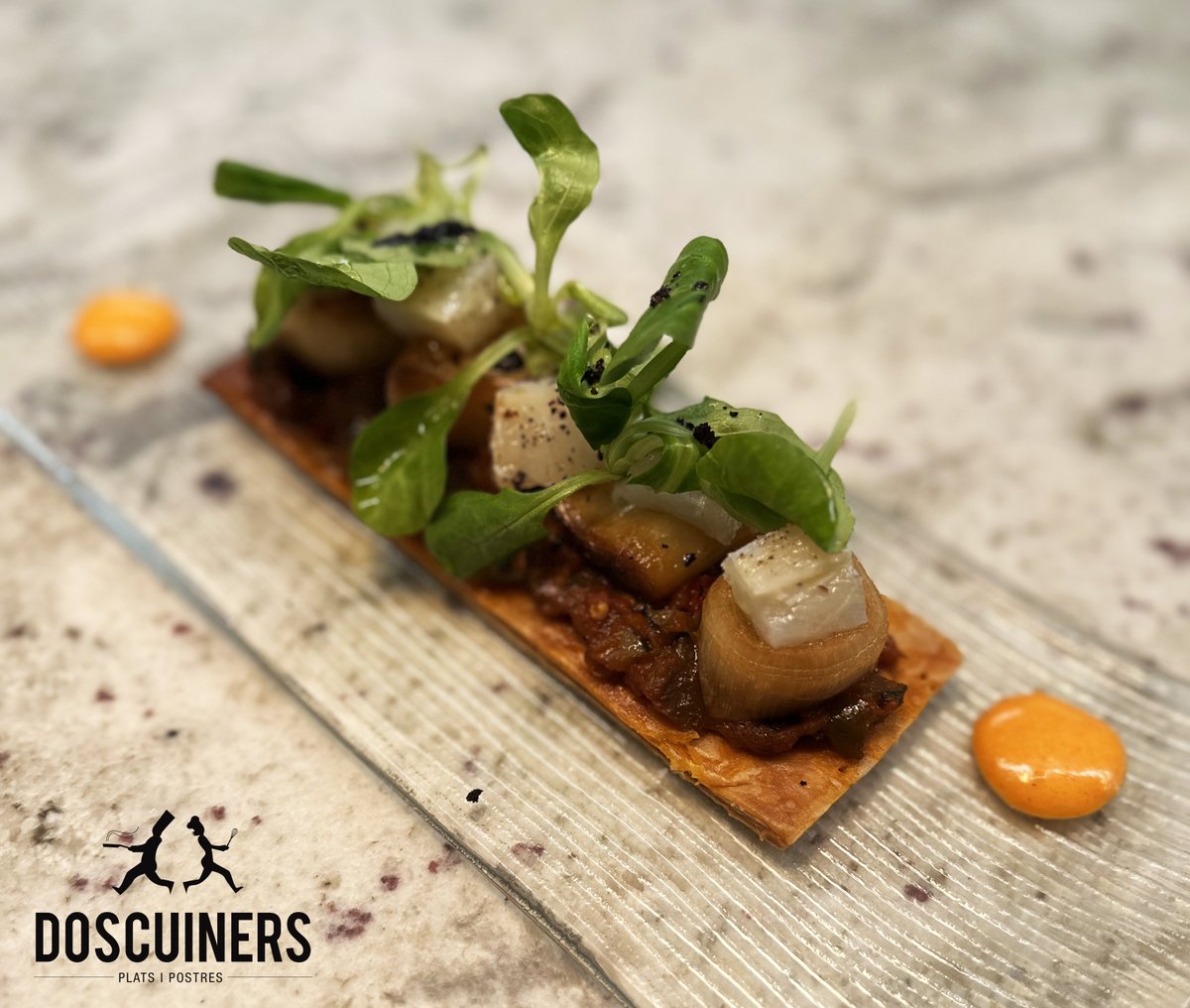 DosCuiners's tweet image. 👩🏻‍🍳PRODUCTES DE PROXIMITAT😜
Coca de full amb samfaina, porros confitats i bacallà esqueixat🐟
📌doscuiners.com
#DosCuiners #Maresme #Mataró #Barcelona #gastronomia #Gourmet #foods #foodlovers #tapas #bcndelicatessen #comidasana #healthyfood #delicious #bacalao