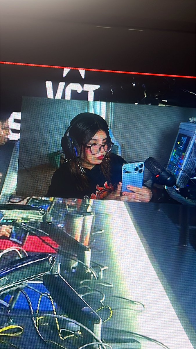 cortexdesiree's tweet image. Viendo a @SixKarmaEsports cáiganle!