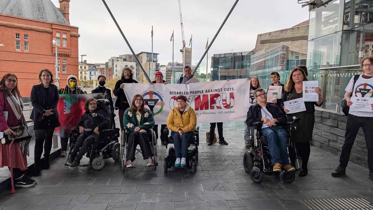 Sioned_W's tweet photo. I met with @Dis_PPL_Protest Cymru at the Senedd to support their campaign for disabled people to be heard as changes are made by UK Labour Government to the support on which they depend.
@Plaid_Cymru backs their call for an independent review of PIP led by disabled people.
#DPAC https://t.co/GSD0yzEW8A