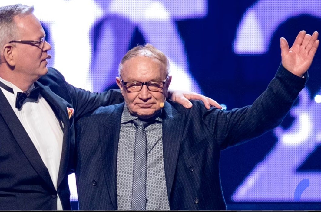 Det finns bara en person som kan rädda landslaget, ring Börje nu!