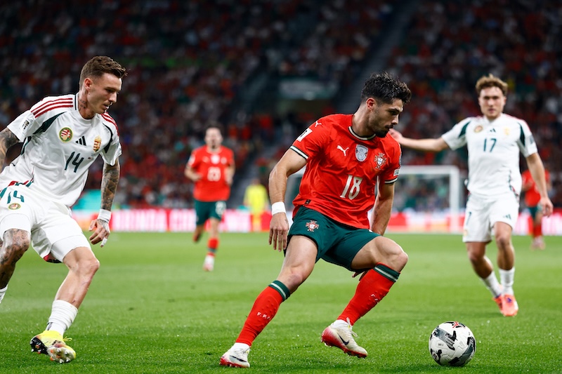 🇭🇺試合結果🇵🇹
ポルトガル、C・ロナウドの2Gで一時逆転も…後半ATの“痛恨被弾”でW杯出場決定は持ち越し
soccer-king.jp/news/world/wor…

🗣編集部より
「8分に先制を許しながら、前半で逆転に成功したポルトガル。しかし、勝利目前の90＋1分にソボスライからゴールを奪われ、ハンガリーと引き分けました」