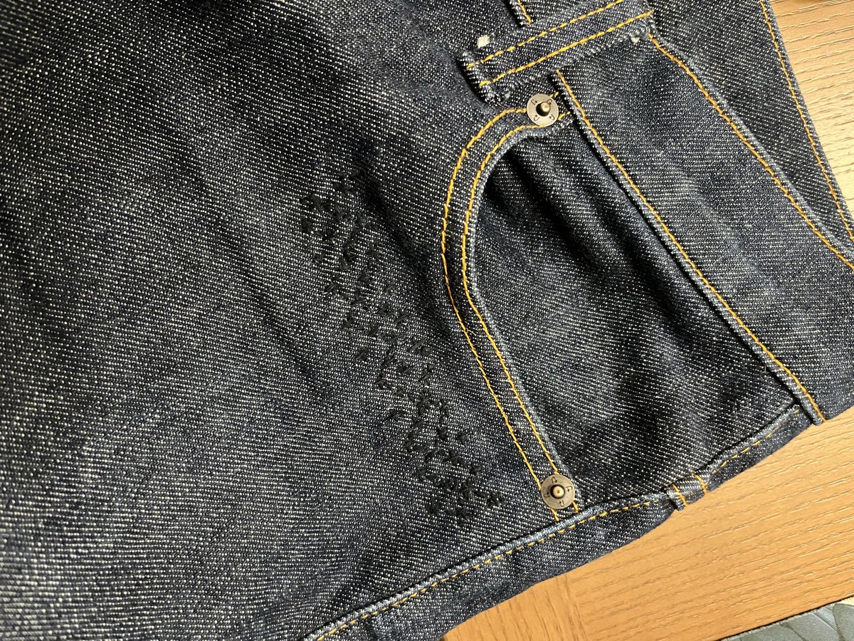 monjixyz's tweet photo. 昨日はUNIQLO東急札幌店で「刺し子」体験ワークショップに参加しました。刺し子サービスは一部店舗限定で諦めていましたが、簡単なものなら自分でもできることがわかり、ハードルが下がりました。刺し子の先生方に助けていただきながら無事完成💦 はるばる札幌で開催いた��きありがとうございました！ https://t.co/ulhI97MbPm
