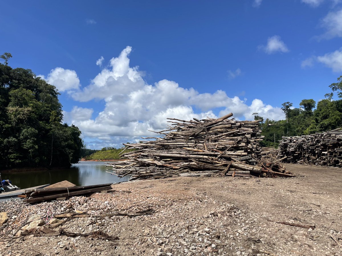 EmmWargon's tweet image. Jour 2 en Guyane : Inauguration de la centrale biomasse de Sinnamary, alimentée grâce au bois du lac de Petit-Saut, visite du site multi energie Idex a Monsinery et du chantier de la centrale du Larivot : la Guyane renforce son autonomie et construit un avenir énergétique durable