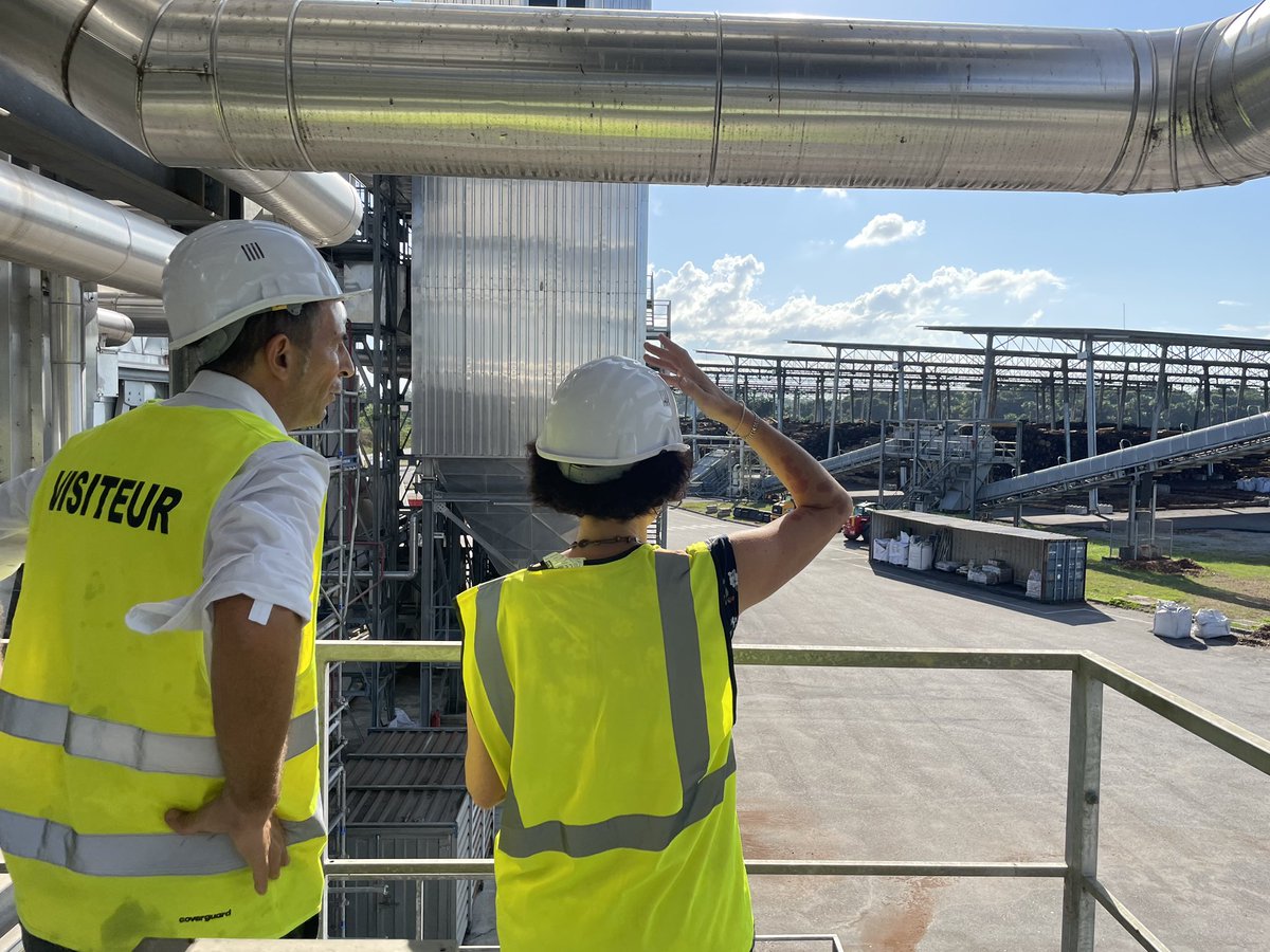 EmmWargon's tweet image. Jour 2 en Guyane : Inauguration de la centrale biomasse de Sinnamary, alimentée grâce au bois du lac de Petit-Saut, visite du site multi energie Idex a Monsinery et du chantier de la centrale du Larivot : la Guyane renforce son autonomie et construit un avenir énergétique durable