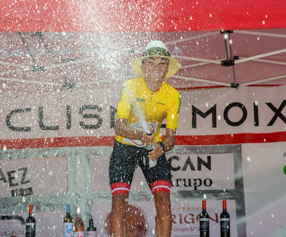 🤓 Los números de nuestra Temporada 2025:

5️⃣1️⃣ Días de competición 
2️⃣1️⃣ Top10 sumados 
1️⃣1️⃣ Ciclistas en plantilla
0️⃣7️⃣ Podios logrados
0️⃣4️⃣ Ciclistas en #CEGranada25    
0️⃣3️⃣ Victorias conseguidas
0️⃣1️⃣ Curso muy divertido...

➕ Un montón de fotos y recuerdos para siempre!! 😎