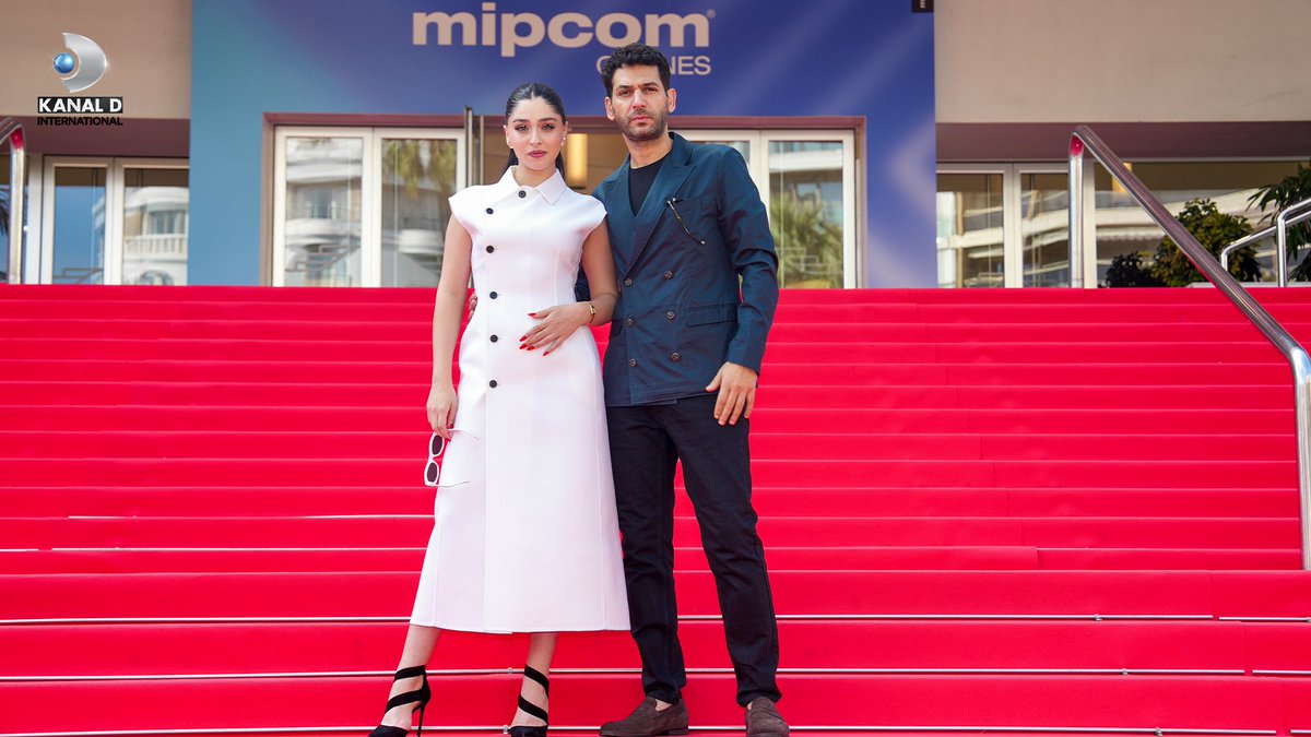 mrtyldrm_world's tweet photo. Murat yıldırım ve parteneri Cemre Baysel from cannes #Mipcom2025
#MuratYıldırım https://t.co/yMTeEMReJq
