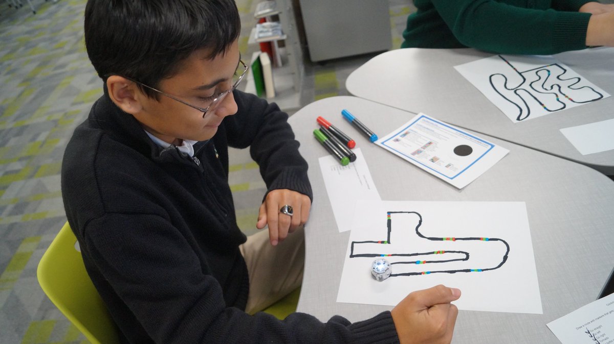 YorkCatholicHS's tweet image. Our students are getting a chance to test out their computer coding skills with Ozobot Evos. They draw the codes for the motions they want their robot to make. Blue-black-green-red means move in a zig zag.