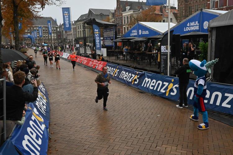 jacquesblogger's tweet photo. Zo even finish foto bij finishlijn 
#4mijlvangroningen #4mijlgroningen2025 #4mijlvangroningen25 #4mijlgroningen2025 #4mijlgroningen25 #4mijlgroningen #groningen #haren #jacquesblogger #jacquesblogger2 https://t.co/nXNk9zm9TQ