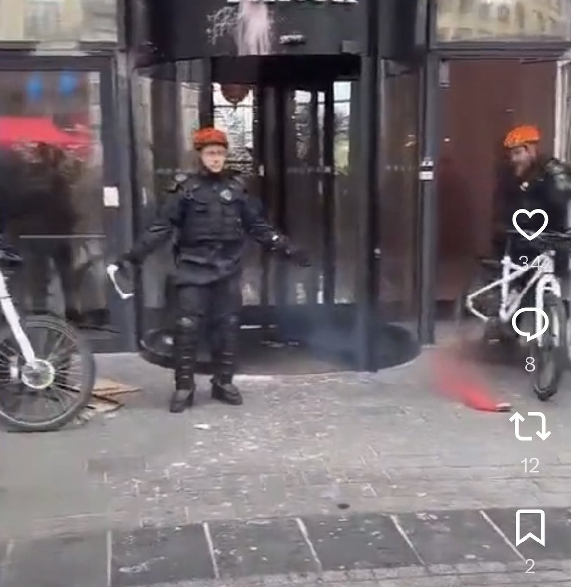 aline_godfrin's tweet image. Tout mon soutien aux agents de la police @zpz_polbru @policefederale amenés à gérer les débordements de certains manifestants présents pour casser #Bruxelles ❗️Une telle violence notamment envers des #bikers peu équipés est injustifiable ❗️ #manifestation #hilton