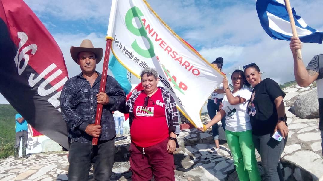 Los campesinos del municipio Guama recibieron la Bandera 65 aniversario de la constitución de la ANAP con mucho compromiso.
#ANAPCuba.                #AnapSantiago