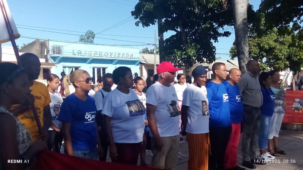 San Luis recibió la Bandera 65 aniversario de la constitución de la ANAP de manos del Presidente Provincial de la ANAP George Olivares Masso con la presencia del Pri Secretario del Partido Eider Luis y la coperativista y Héroe del Trabajo Bárbara Durales Miclin 
#ANAPCuba