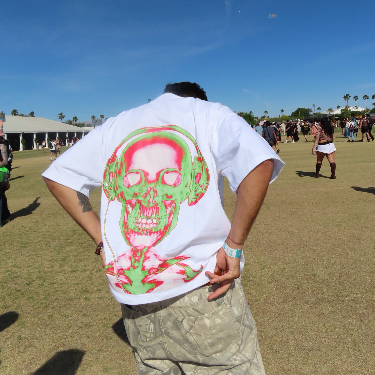 CALL ⬇️ ME = tweet media