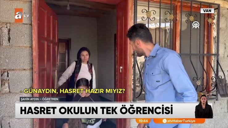 O sırada Türk devleti, Van’ın Gürpınar ilçesinde bulunan 90 nüfuslu köydeki tek kürt öğrenci için öğretmen ataması yapıyor.