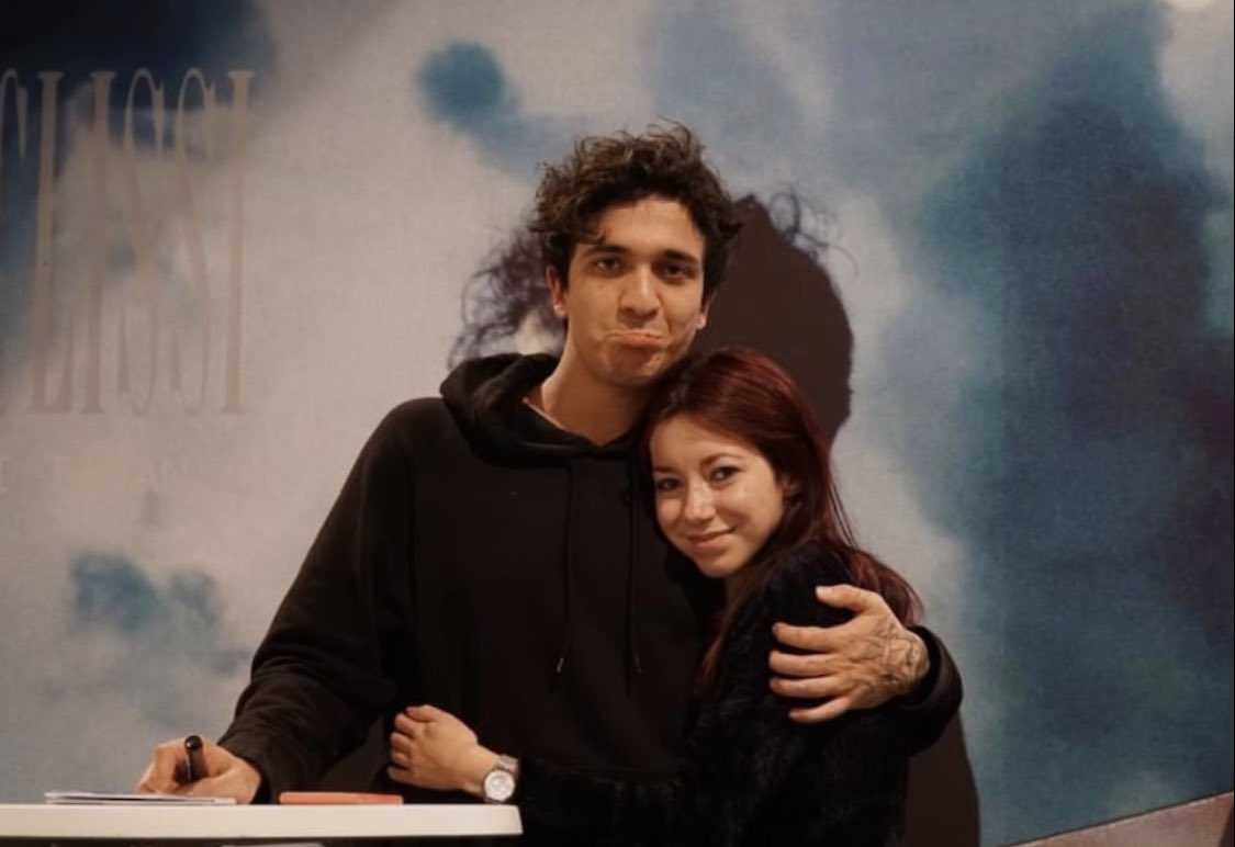 colcapslock's tweet photo. son passati esattamente 3 anni tra una foto e l'altra son cambiate tantissime cose nella mia vita ma MAI questa! https://t.co/i5Zmm5srvH