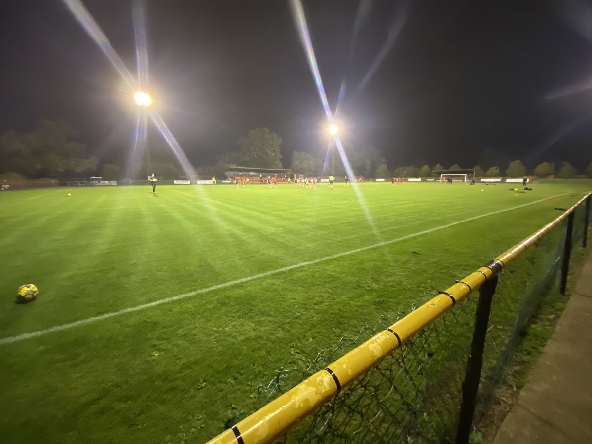 mywhufc's tweet image. Watch England
Or
@Alvechurch1st v @QuornAFC
£12 to get in
No programme so bought for the 50/50 draw
Alvechurch managed by Tim Flowers lookalike
Love the non-league nights